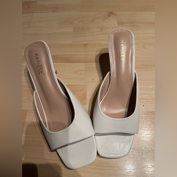 White classy heels | Kayleen - Picture 2 of 3